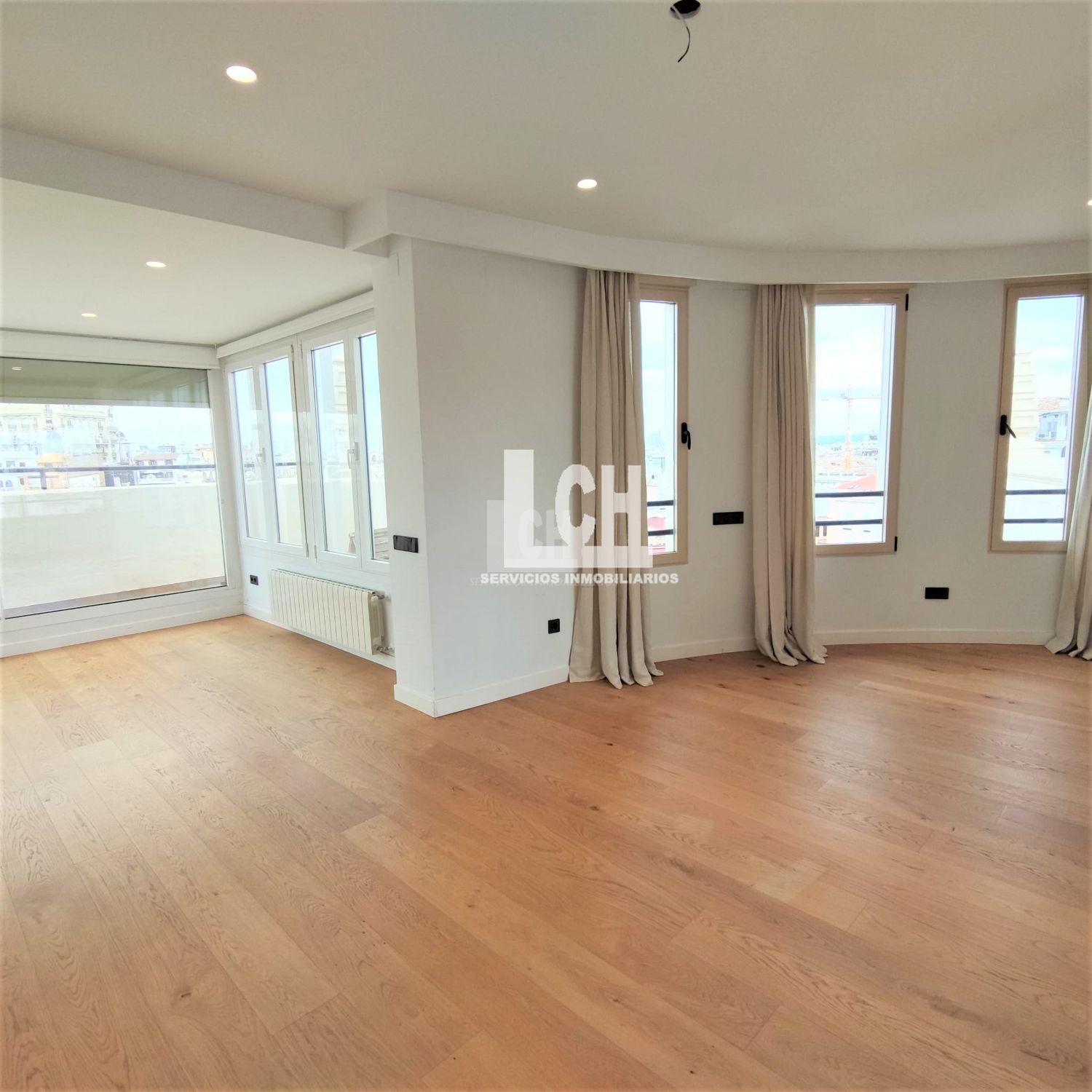 For sale of penthouse in Valencia