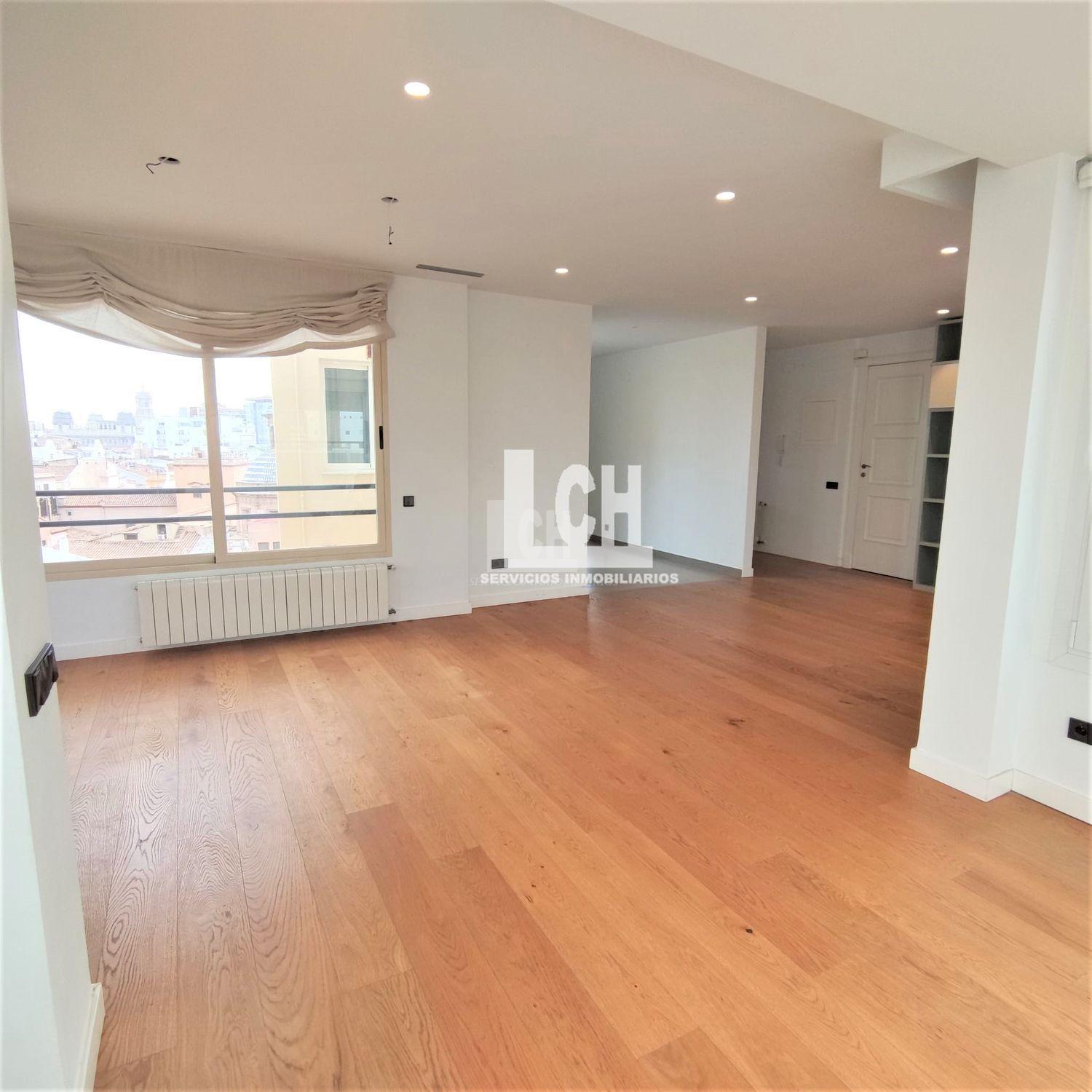 For sale of penthouse in Valencia