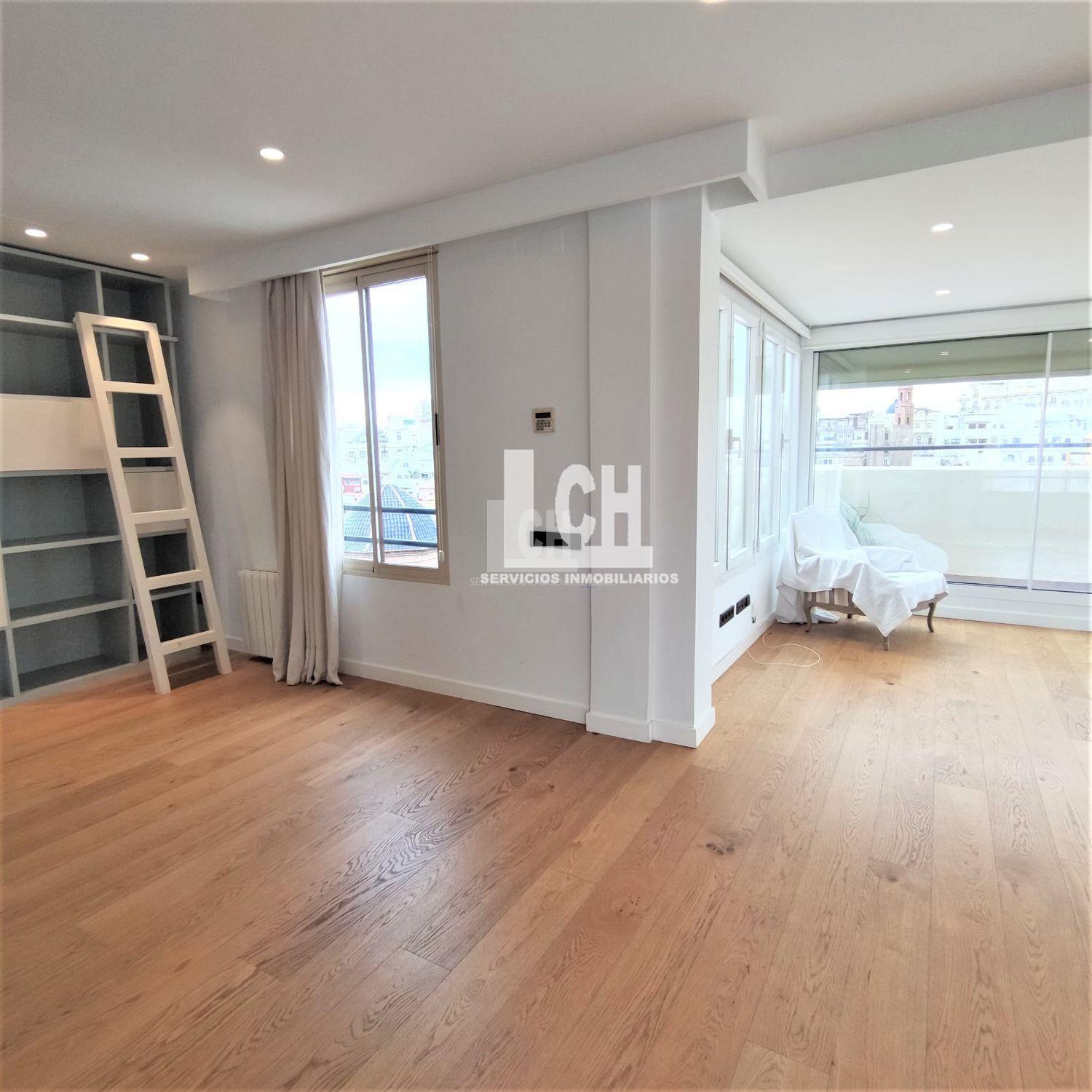 For sale of penthouse in Valencia