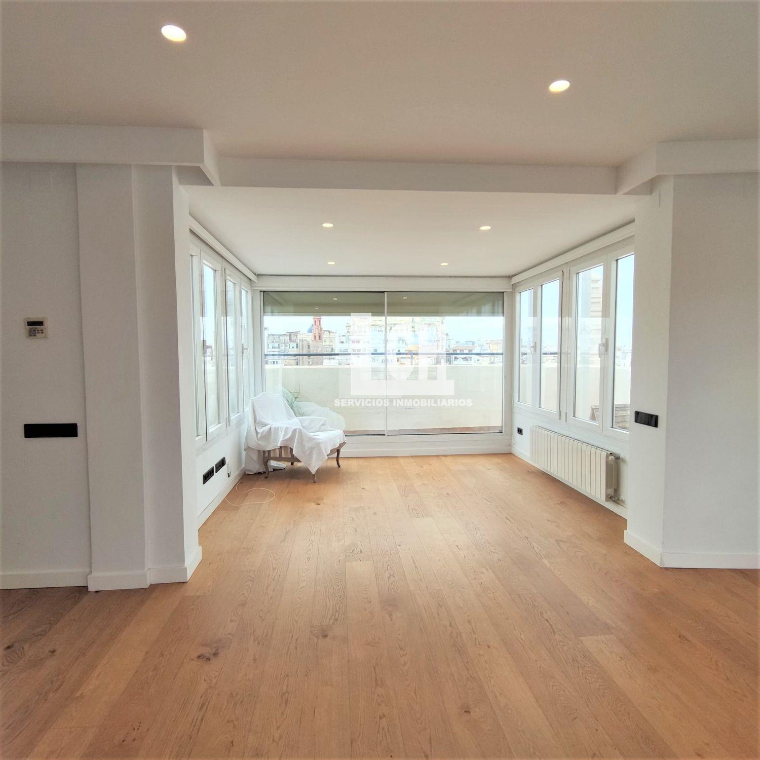 For sale of penthouse in Valencia