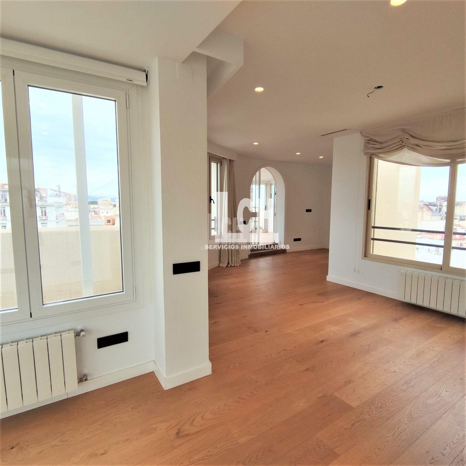 For sale of penthouse in Valencia