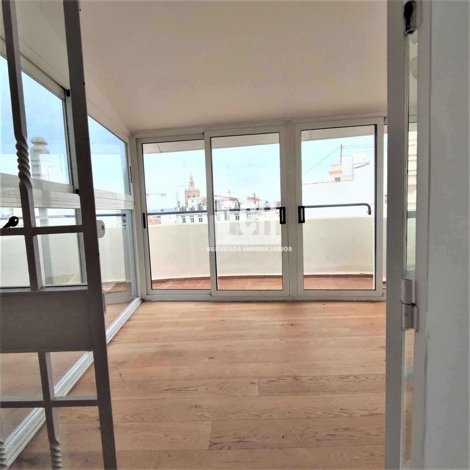 For sale of penthouse in Valencia