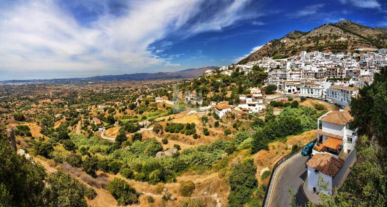 For sale of chalet in Mijas