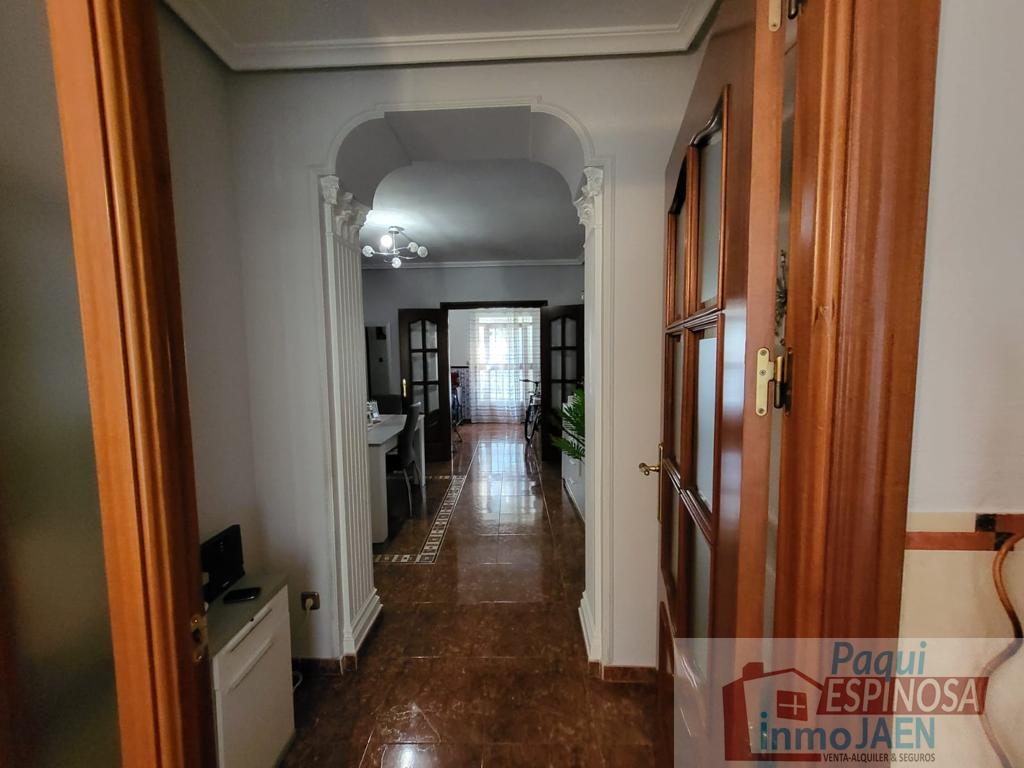 For sale of house in Torredonjimeno
