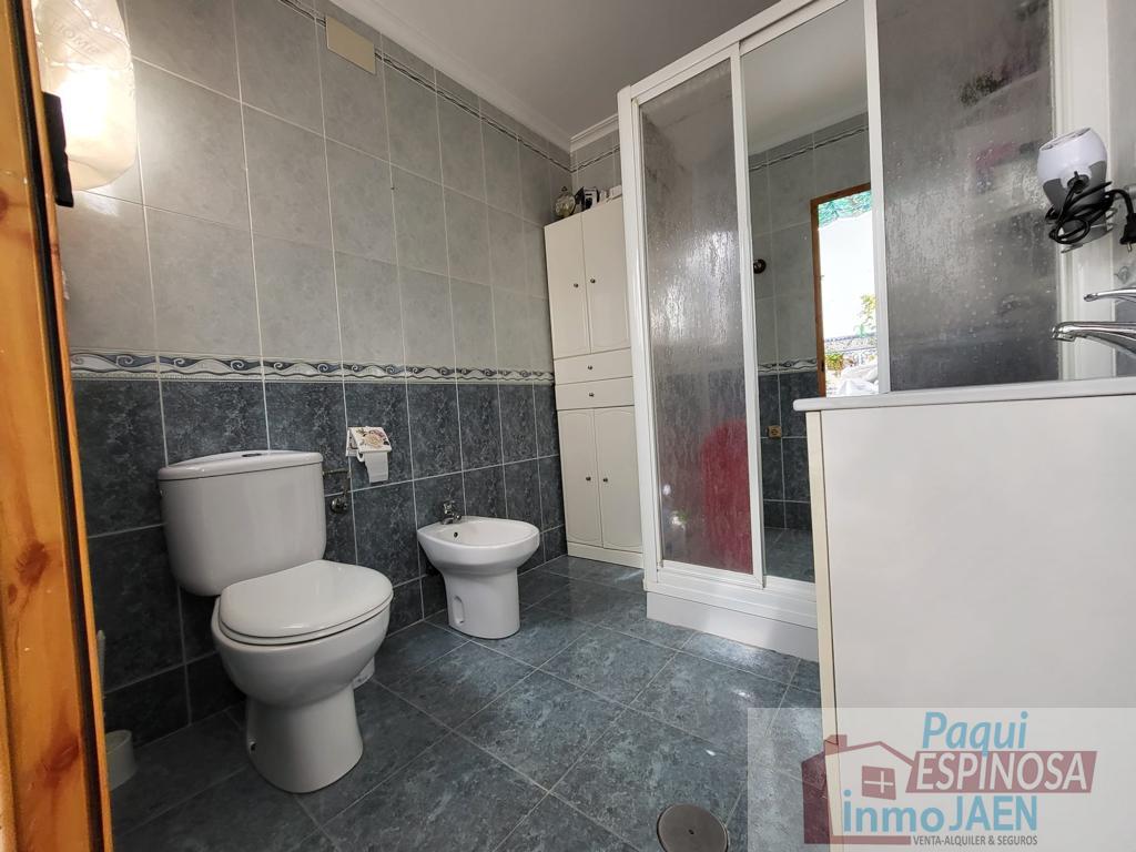 For sale of house in Torredonjimeno