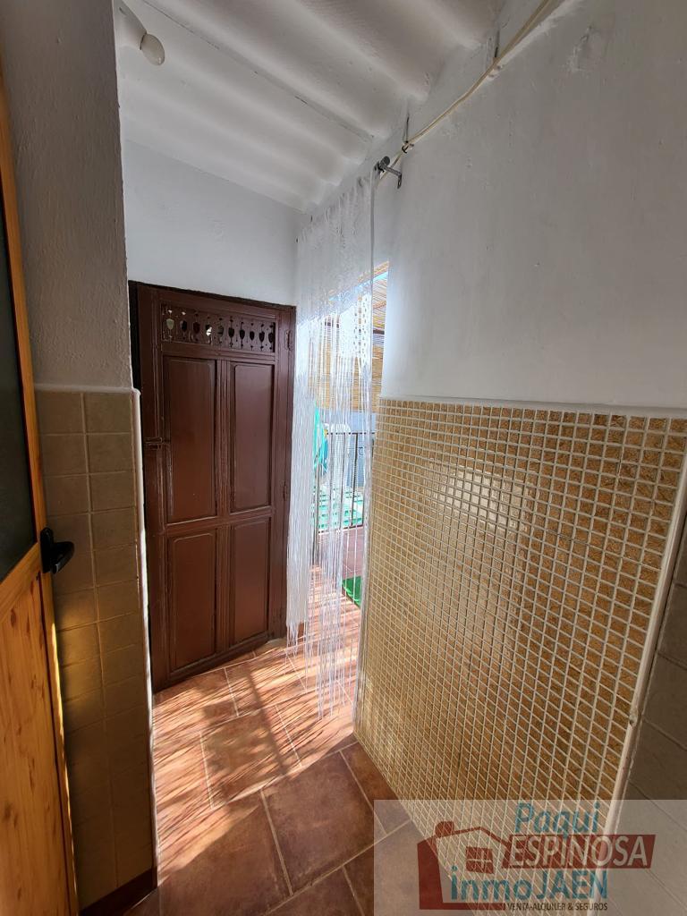 For sale of house in Torredonjimeno