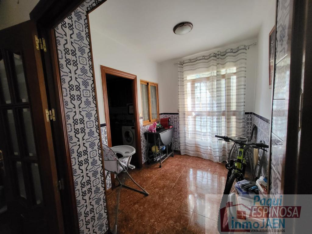 For sale of house in Torredonjimeno