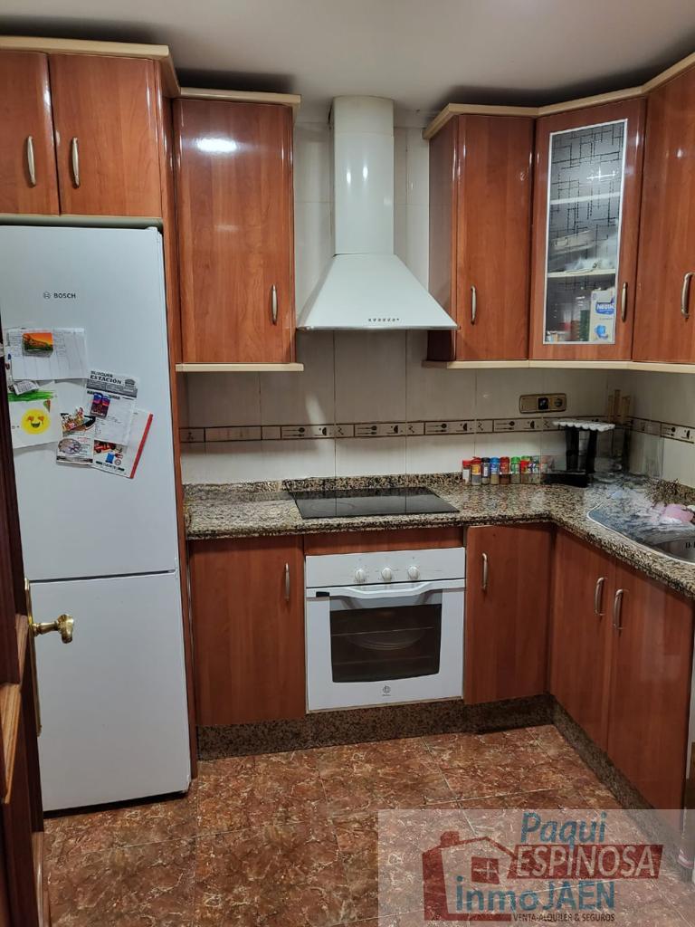 For sale of house in Torredonjimeno