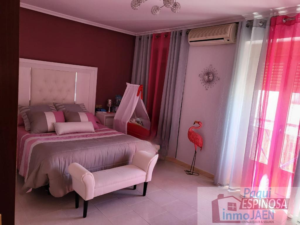For sale of house in Torredonjimeno