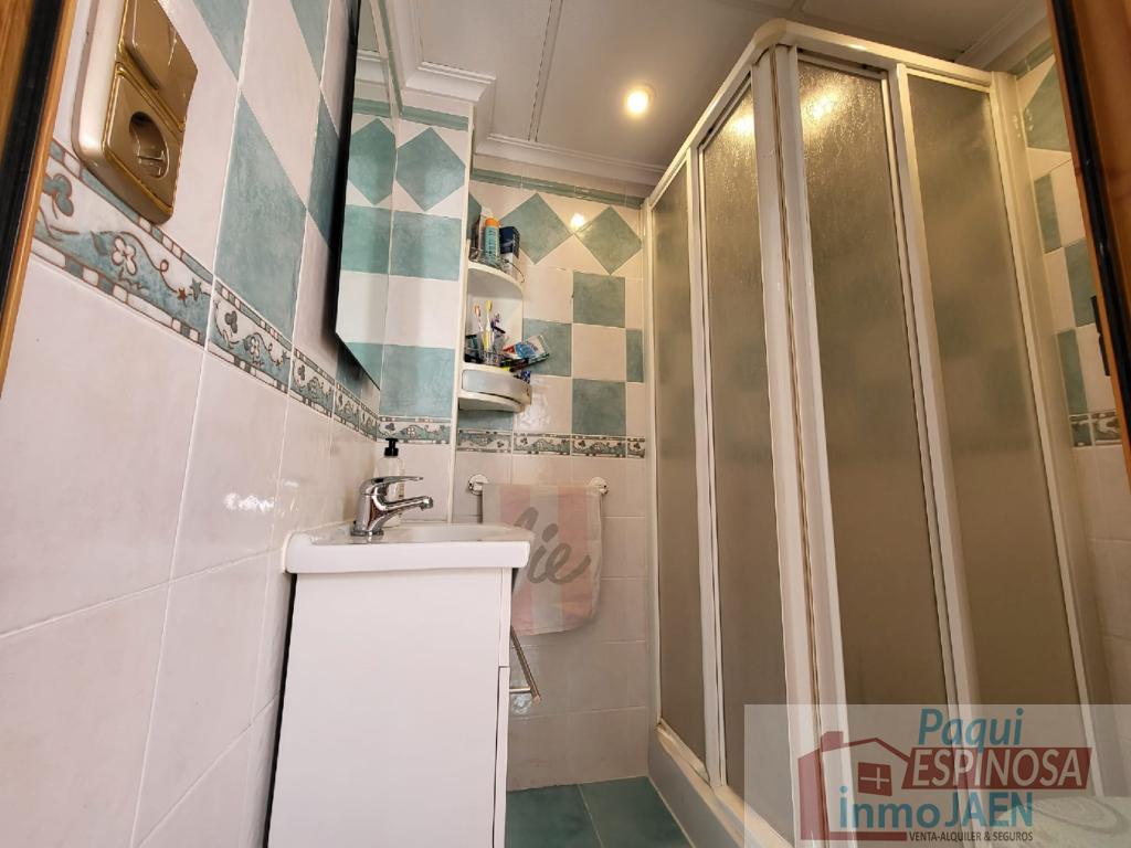 For sale of house in Torredonjimeno
