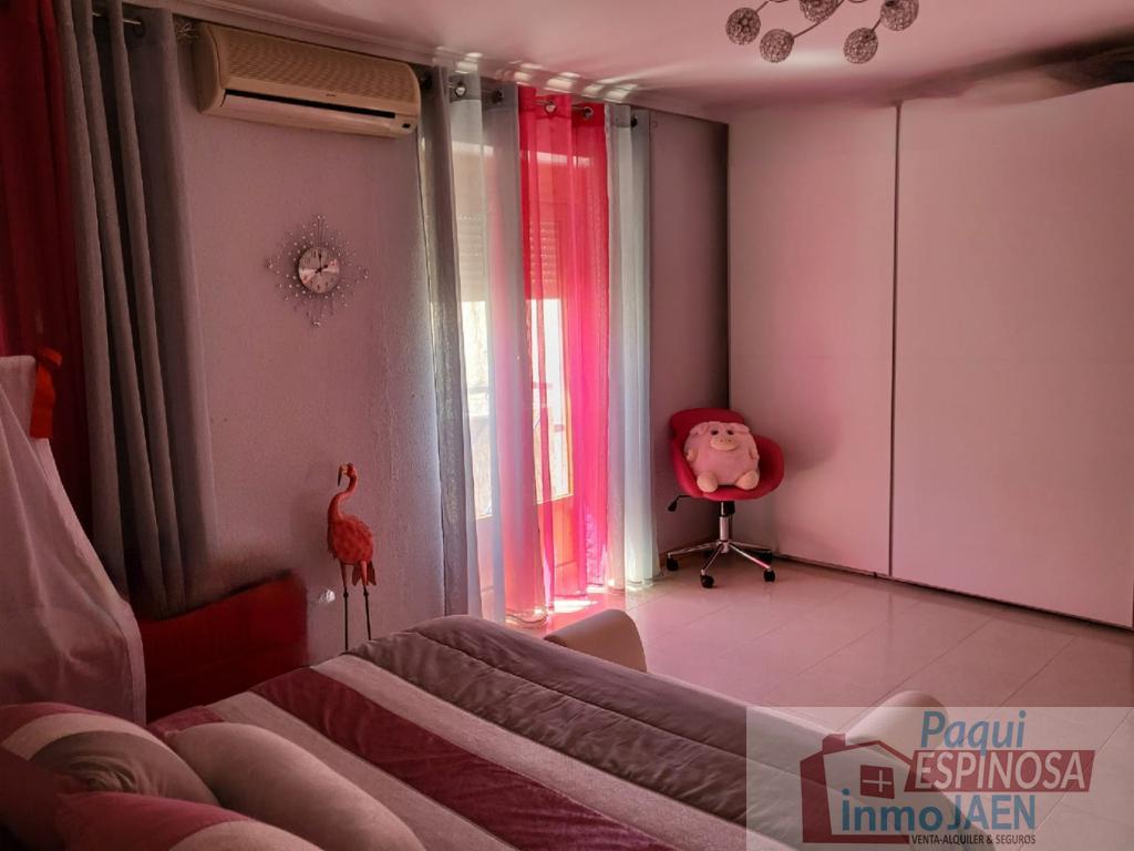 For sale of house in Torredonjimeno