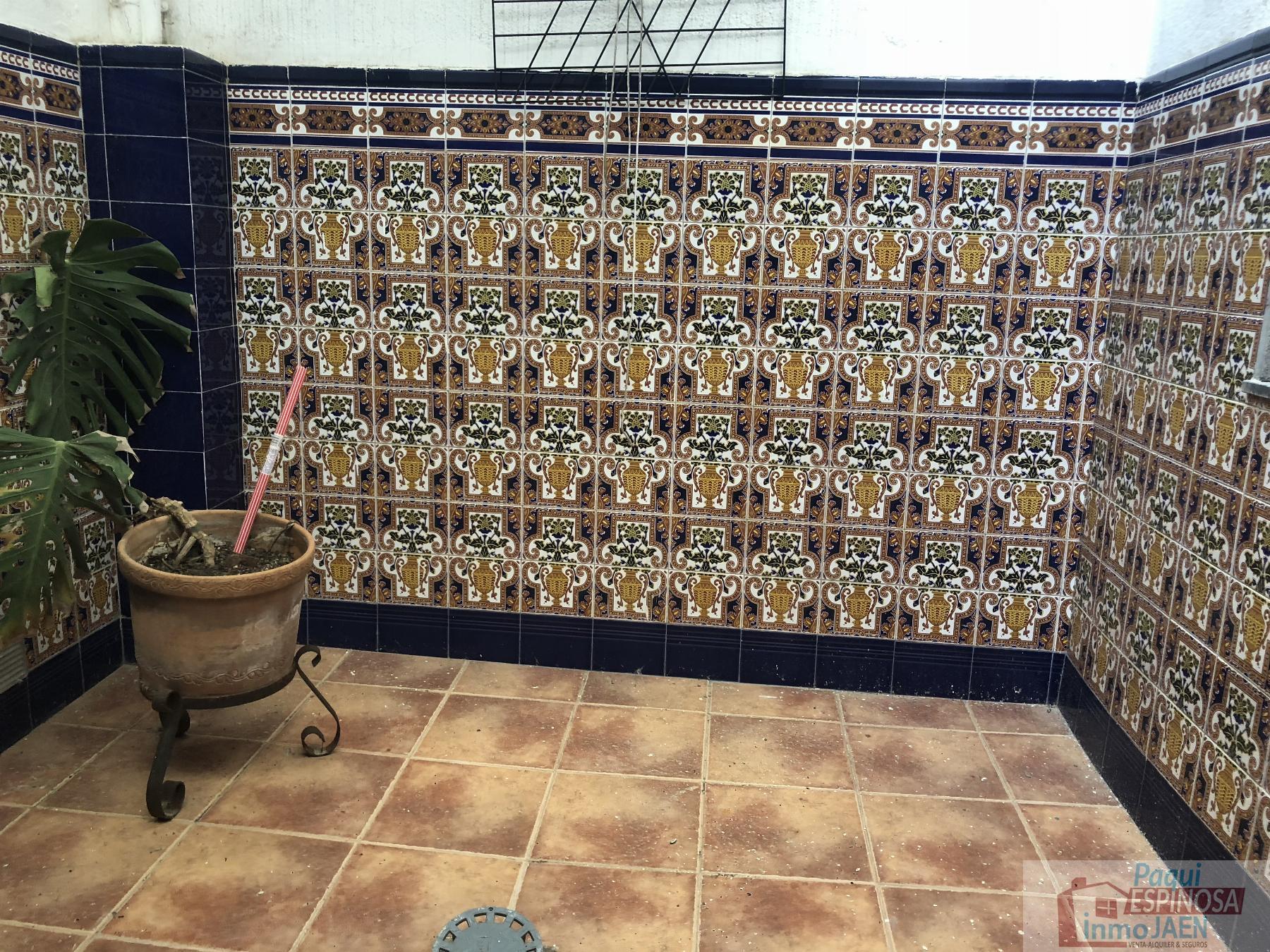 For sale of duplex in Torredonjimeno