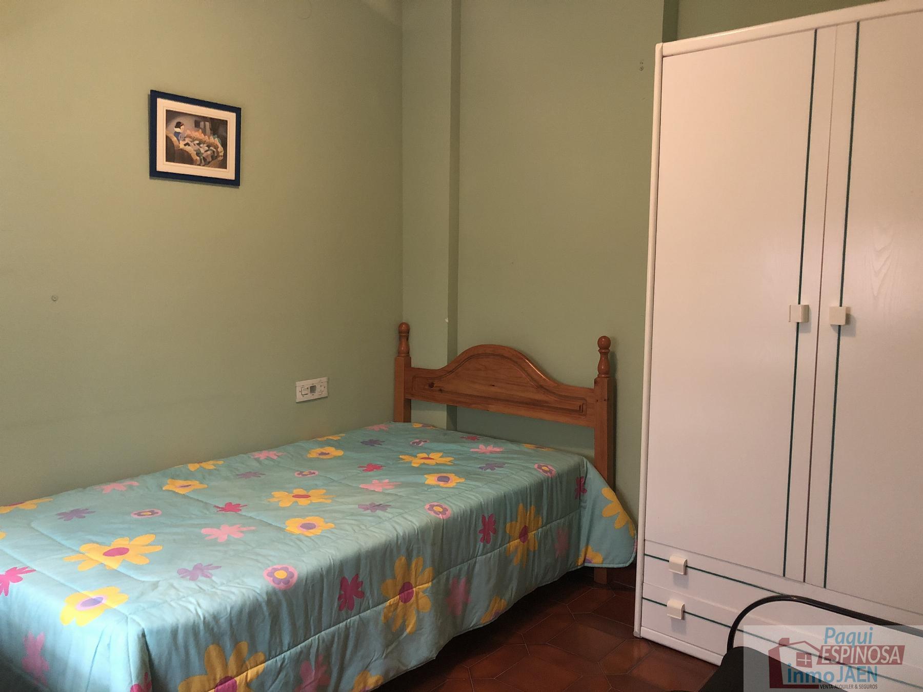 For sale of duplex in Torredonjimeno