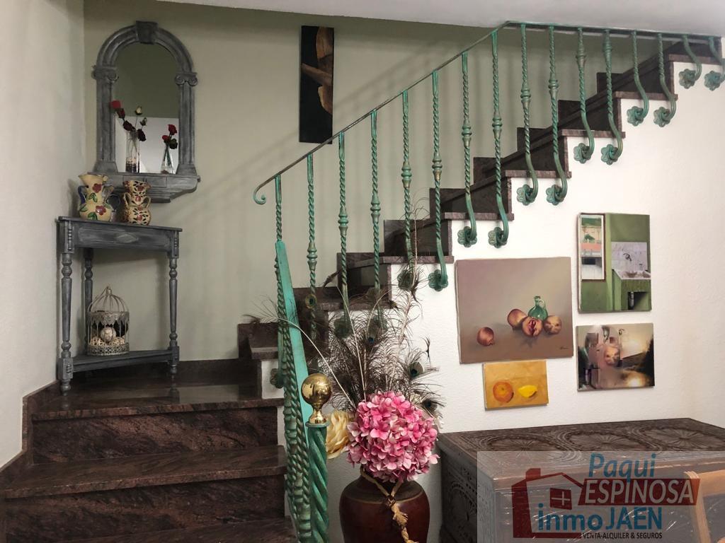 For sale of house in Torredonjimeno