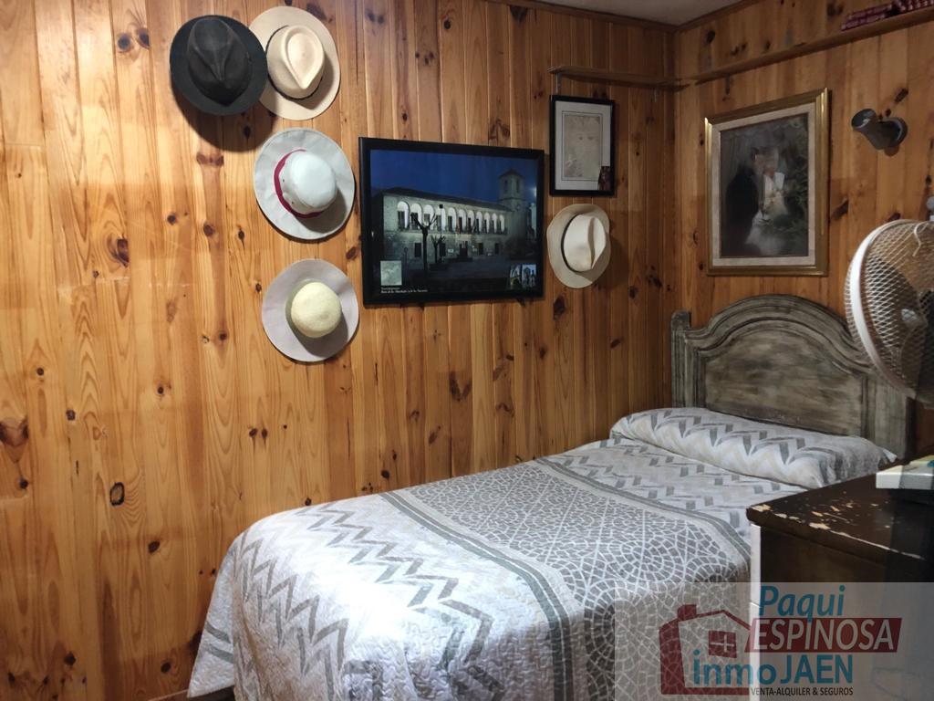 For sale of house in Torredonjimeno