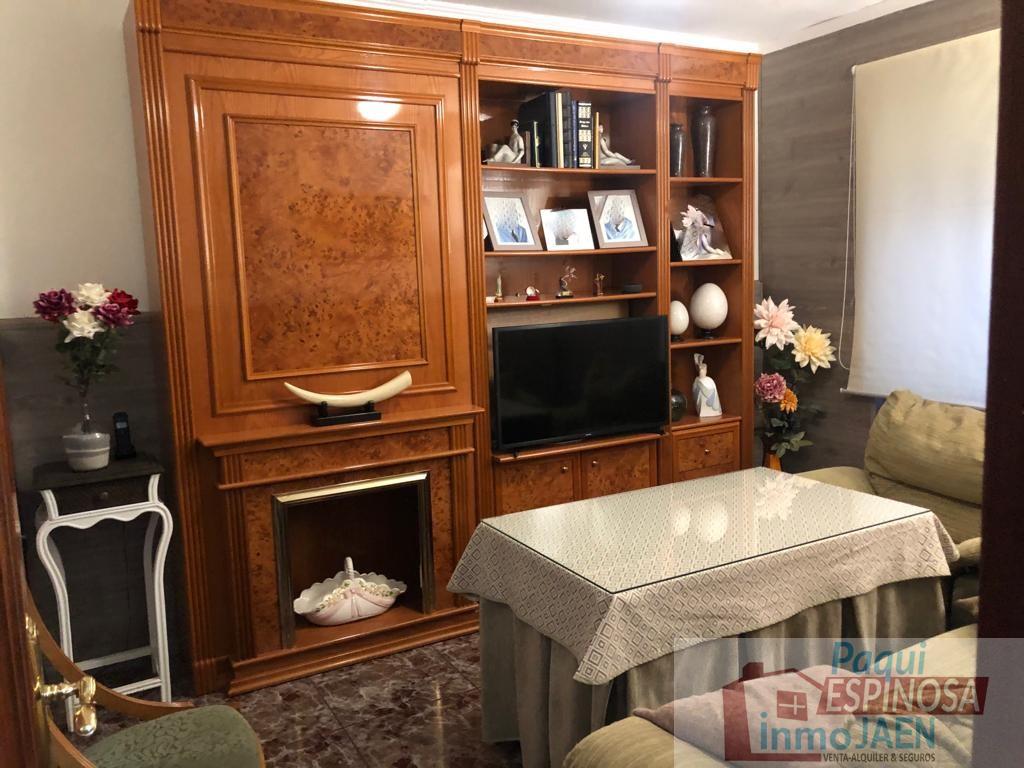 For sale of house in Torredonjimeno