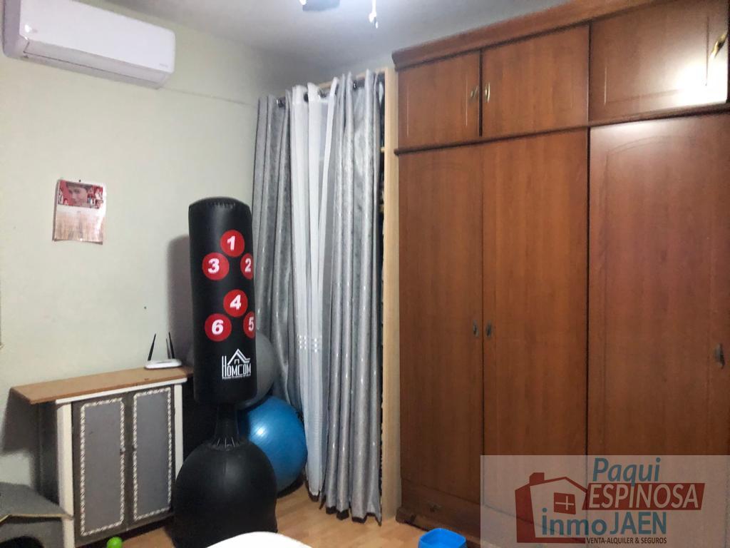 For sale of house in Torredonjimeno