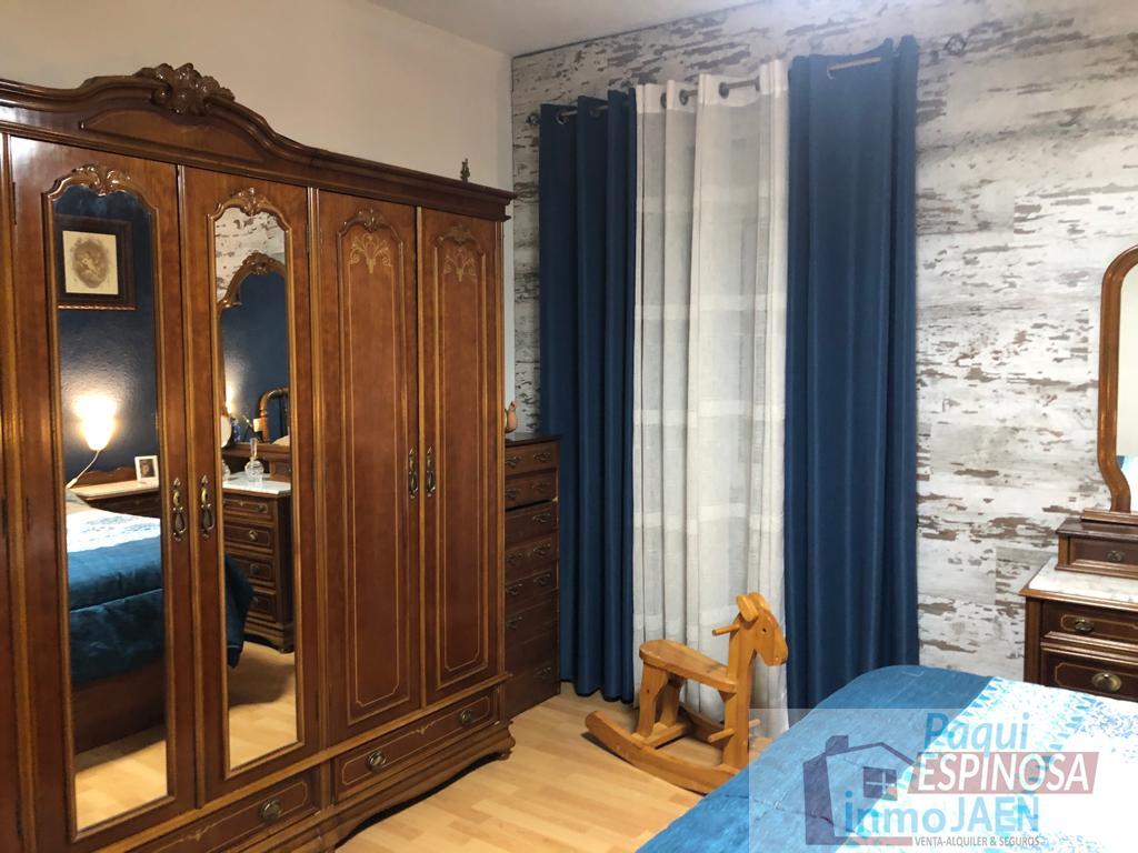 For sale of house in Torredonjimeno