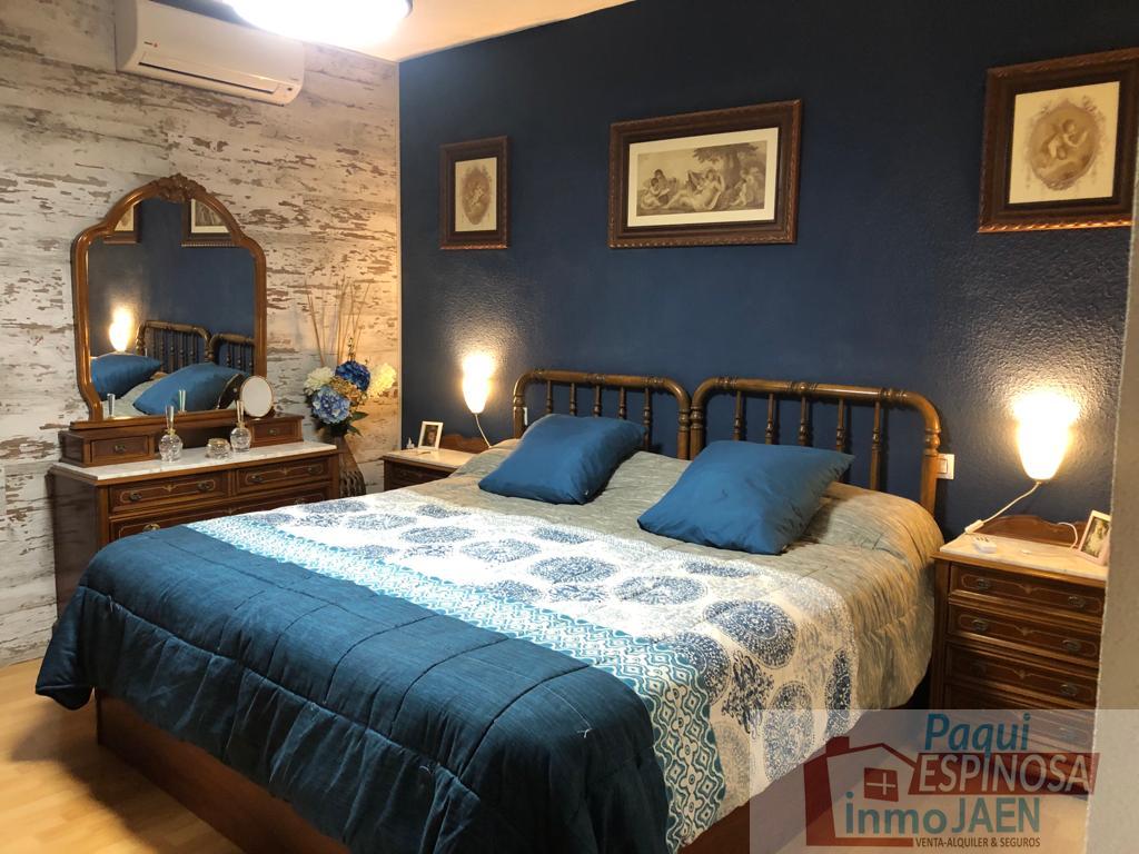 For sale of house in Torredonjimeno