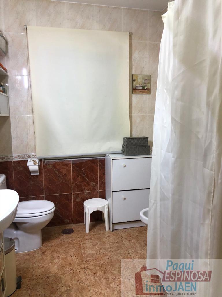 For sale of house in Torredonjimeno