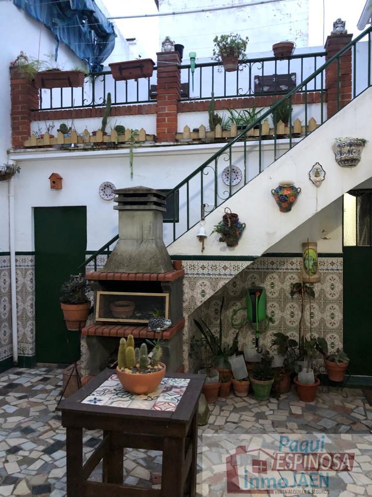 For sale of house in Torredonjimeno