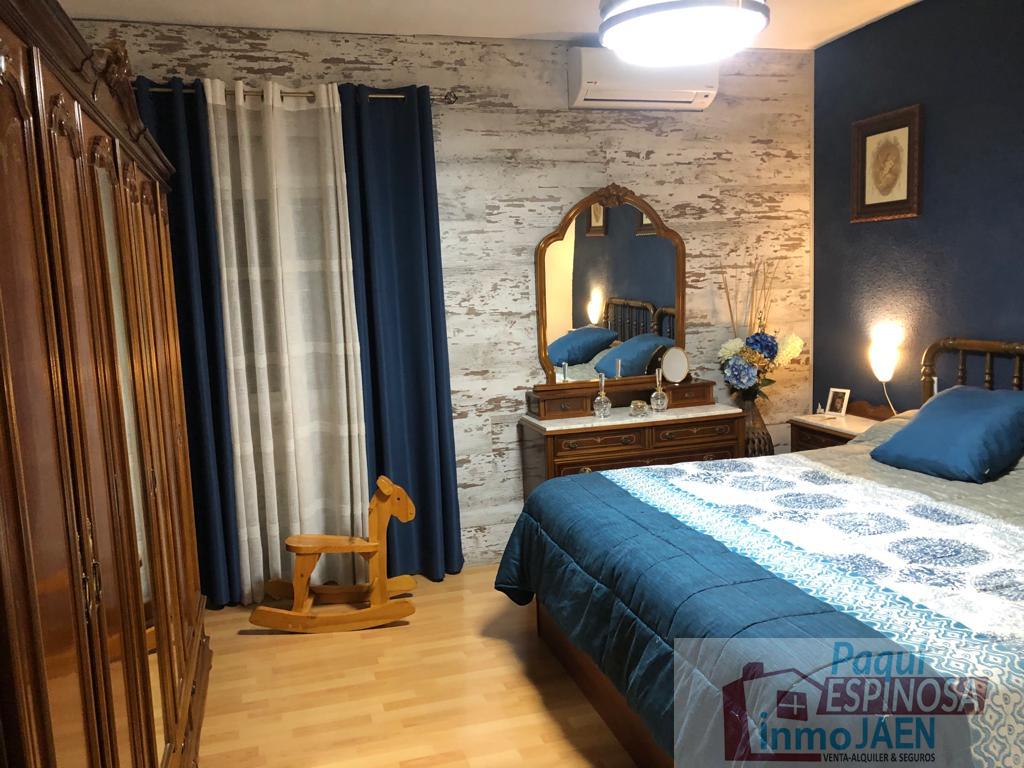 For sale of house in Torredonjimeno