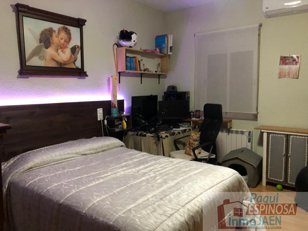 For sale of house in Torredonjimeno