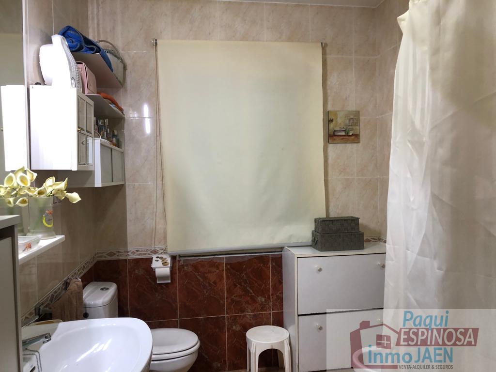 For sale of house in Torredonjimeno