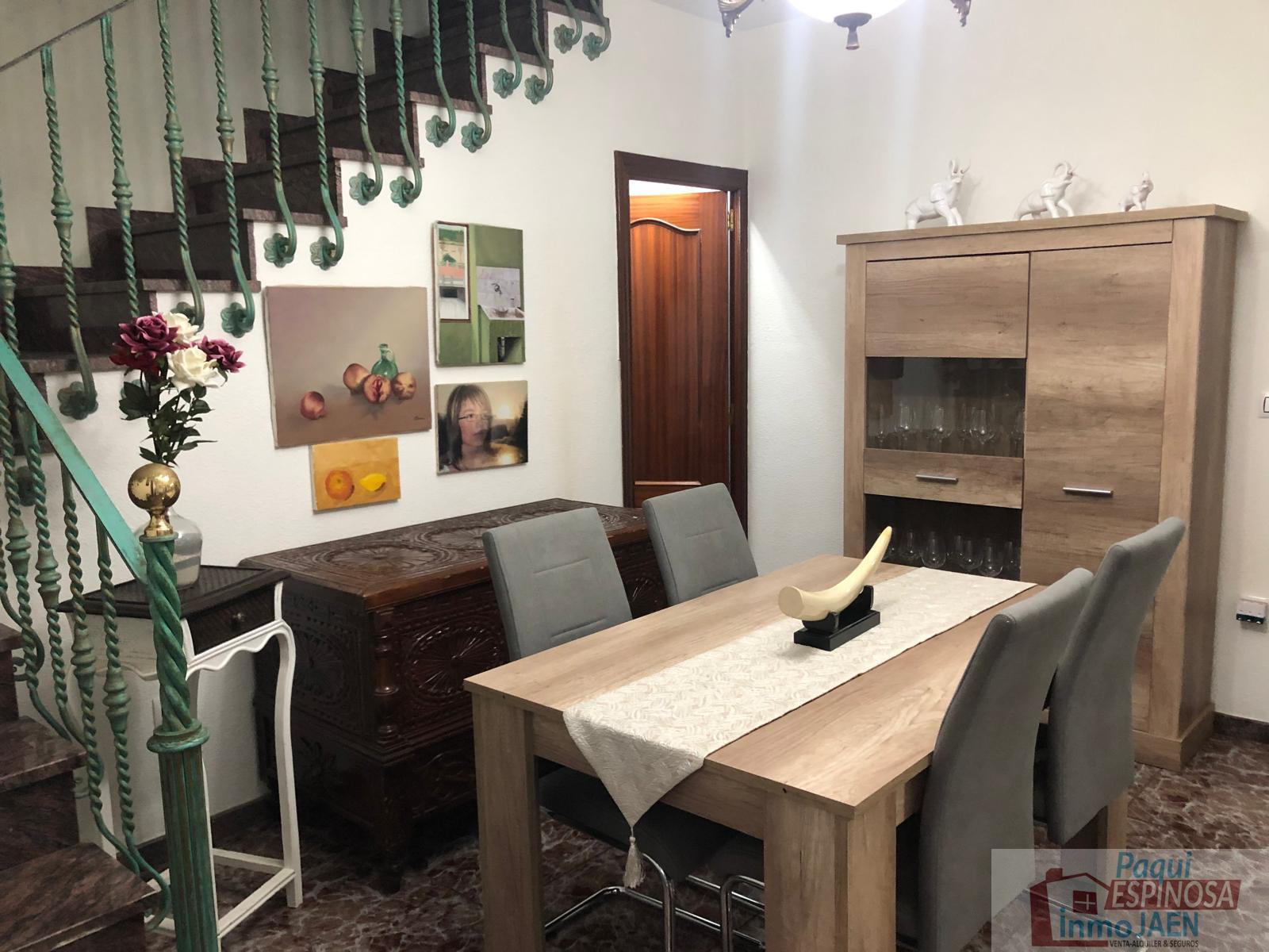 For sale of house in Torredonjimeno