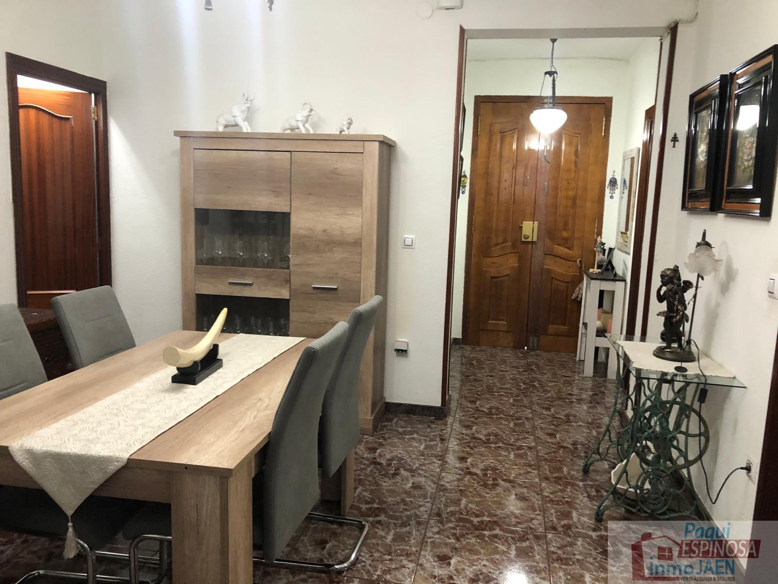 For sale of house in Torredonjimeno