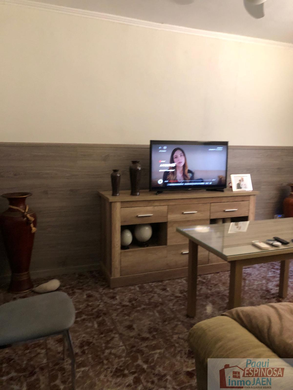 For sale of house in Torredonjimeno