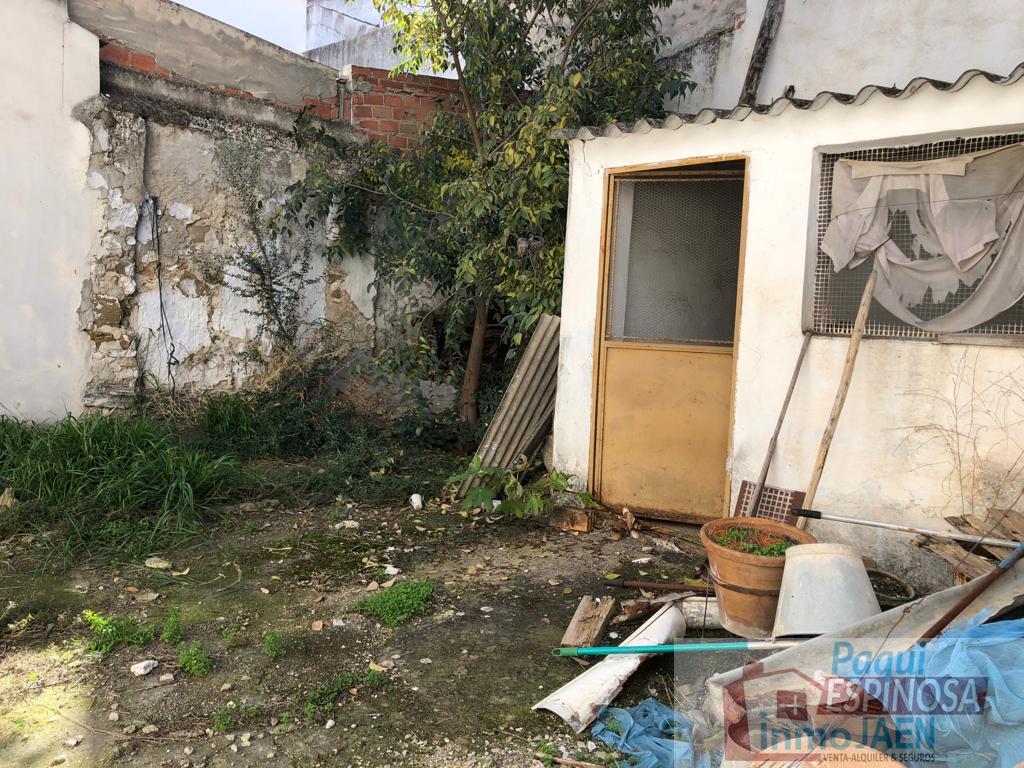 For sale of house in Torredonjimeno