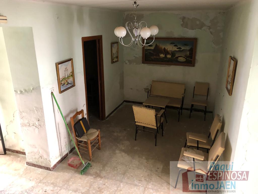 For sale of house in Torredonjimeno