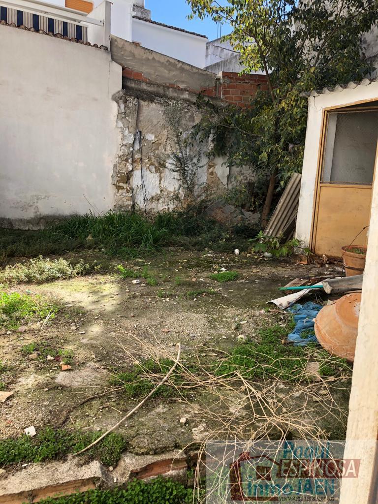 For sale of house in Torredonjimeno
