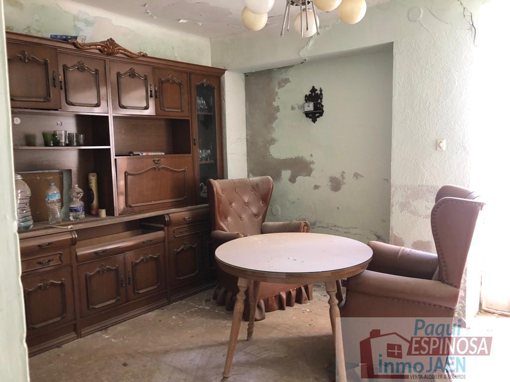 For sale of house in Torredonjimeno