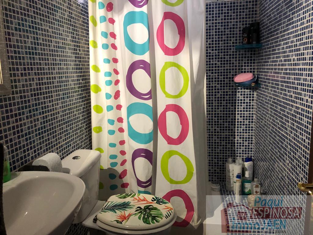For sale of house in Torredonjimeno