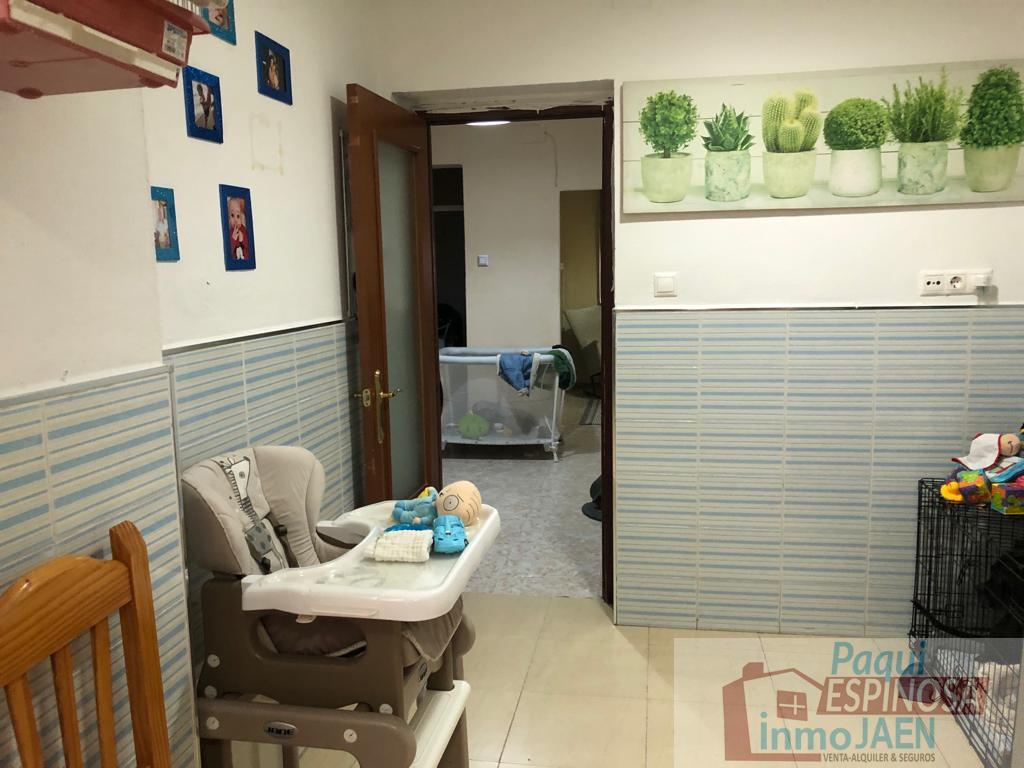For sale of house in Torredonjimeno