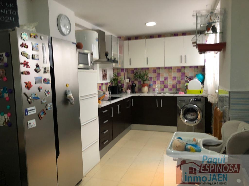 For sale of house in Torredonjimeno