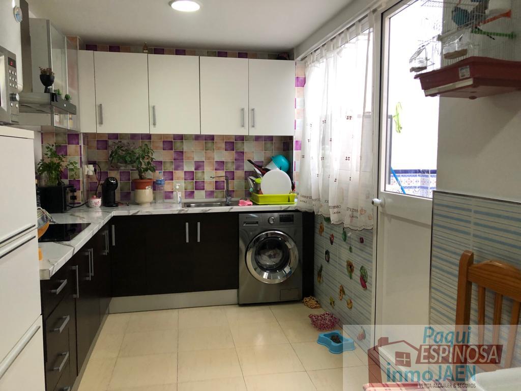 For sale of house in Torredonjimeno