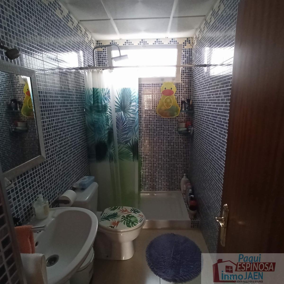 For sale of house in Torredonjimeno