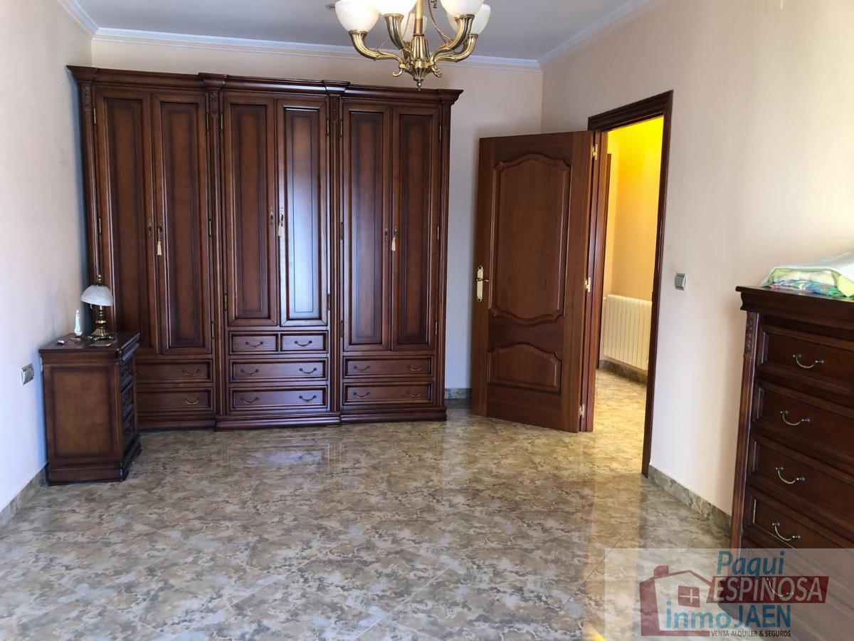 For sale of house in Torredonjimeno