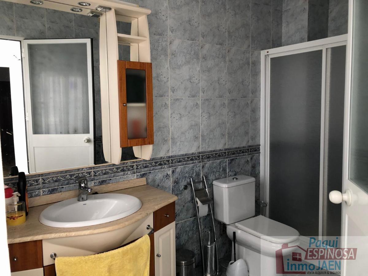 For sale of house in Torredonjimeno