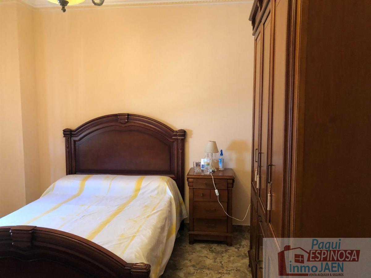 For sale of house in Torredonjimeno