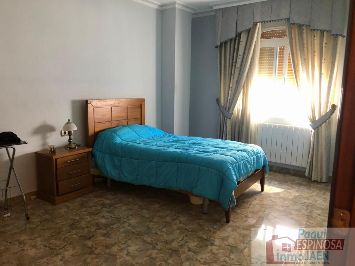 For sale of house in Torredonjimeno
