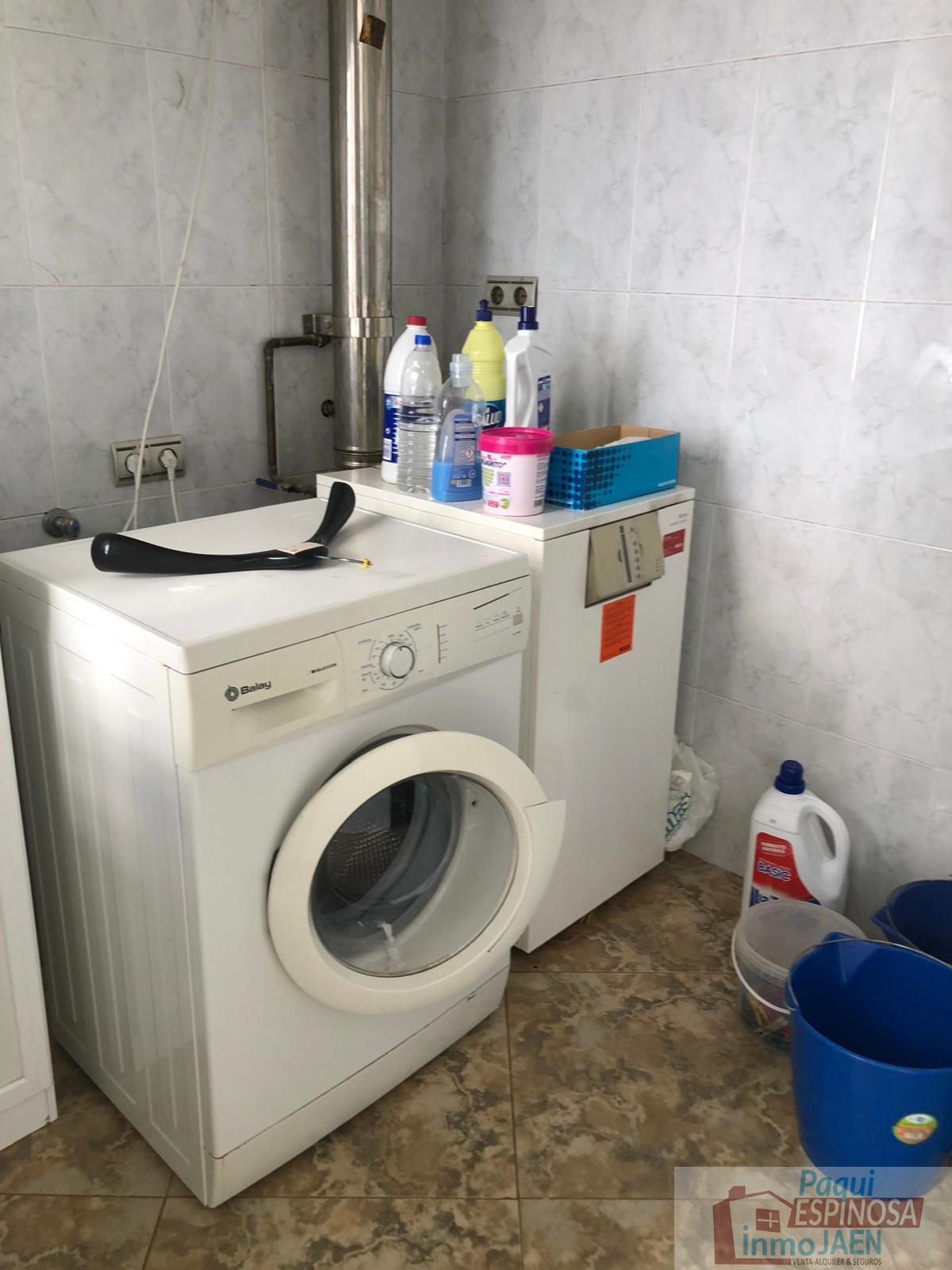 For sale of house in Torredonjimeno