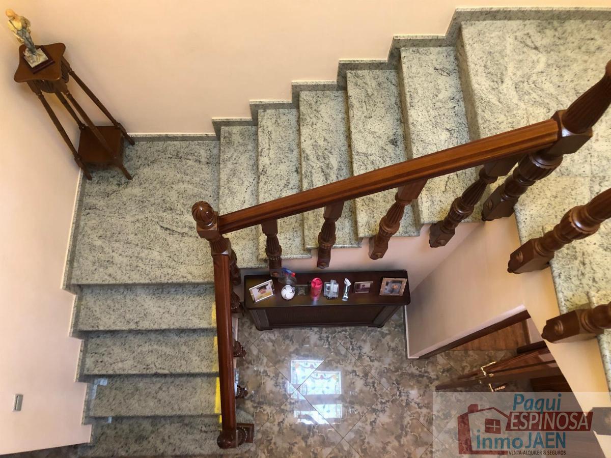 For sale of house in Torredonjimeno