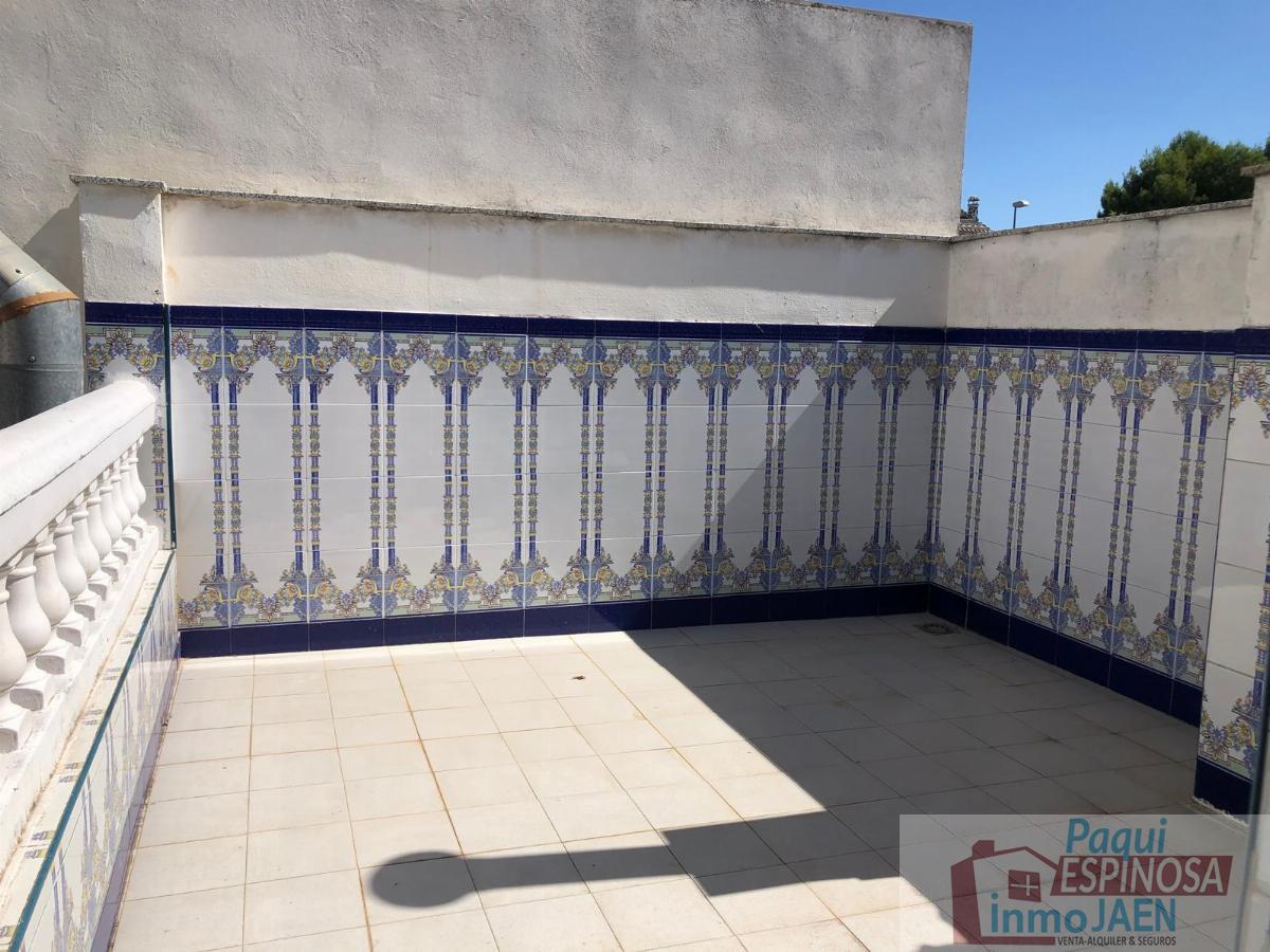 For sale of house in Torredonjimeno