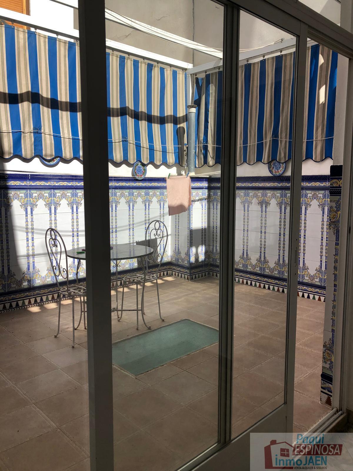 For sale of house in Torredonjimeno