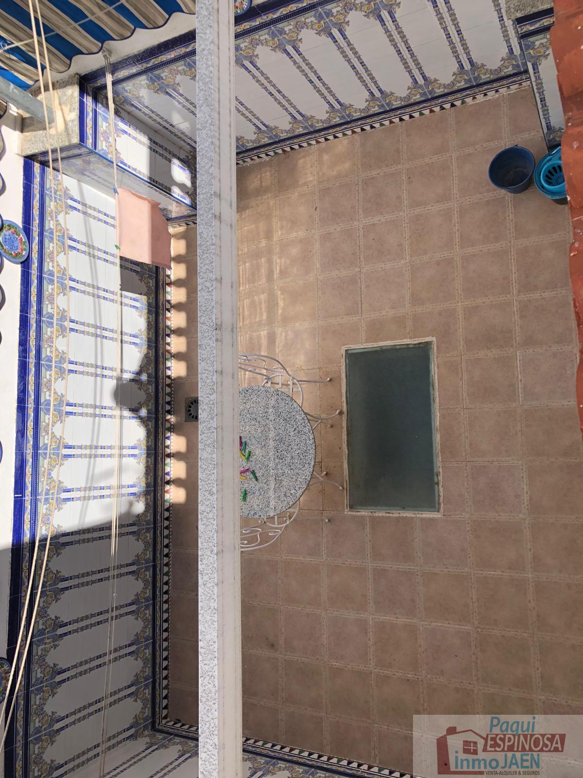 For sale of house in Torredonjimeno