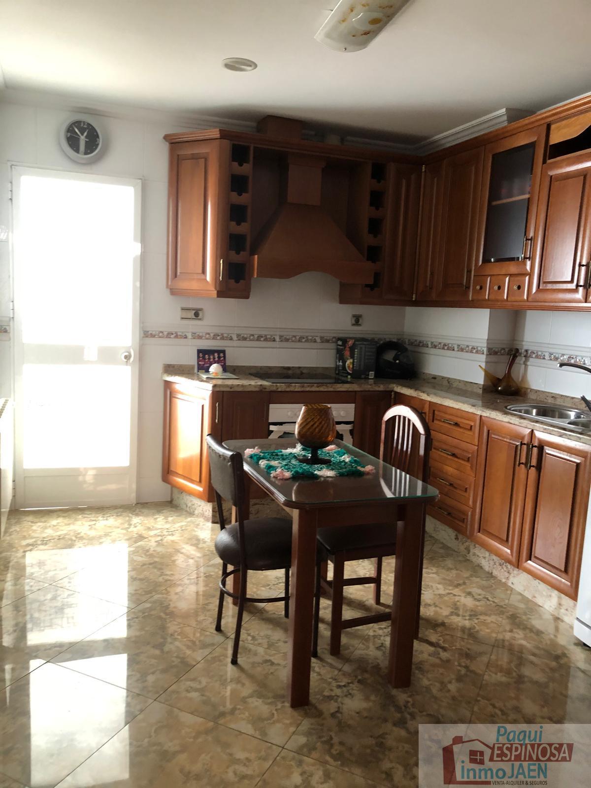 For sale of house in Torredonjimeno